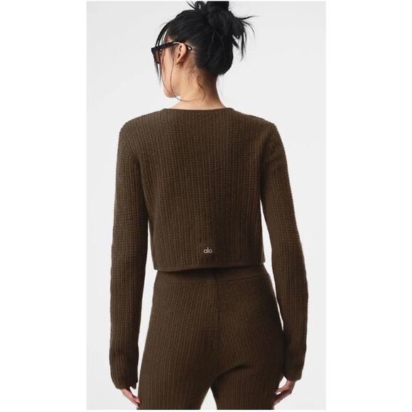 ALO SET Cashmere Plush Waffle Long Sleeve & High-Waist Plush Waffle Pant - Picture 9 of 16